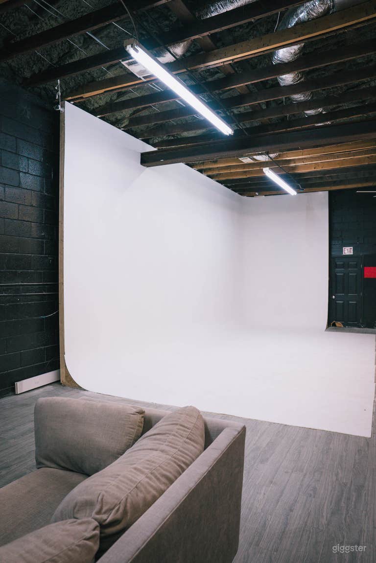  White Wall (25 x 9) in Atlanta 