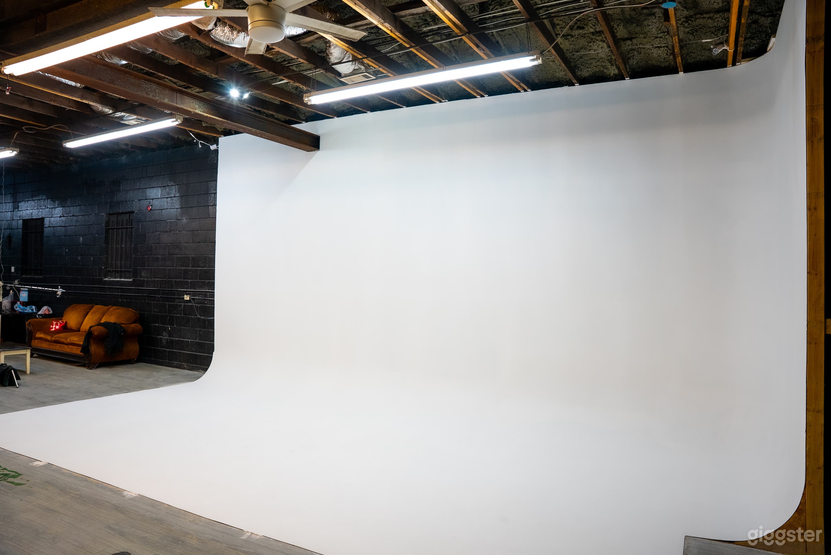 White Wall (25 x 9) in Atlanta Photo 4