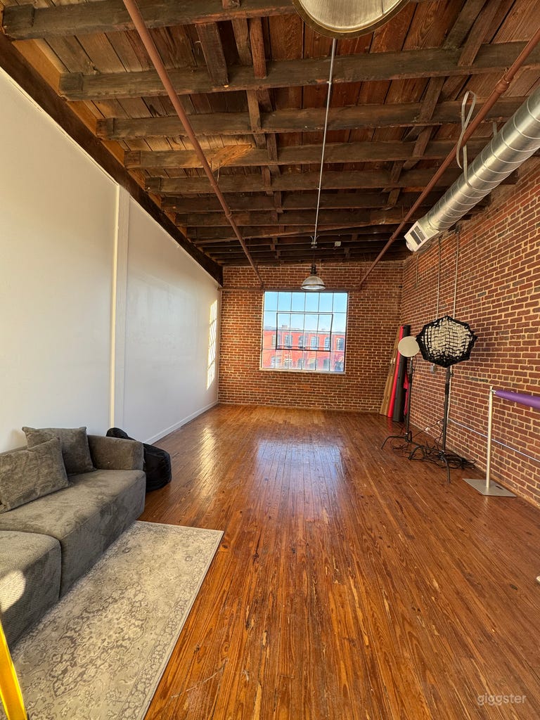  Sun-drenched Photo Loft Downtown 