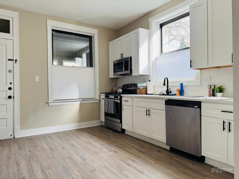  Classic Chicago Greystone 3-Flat Building 