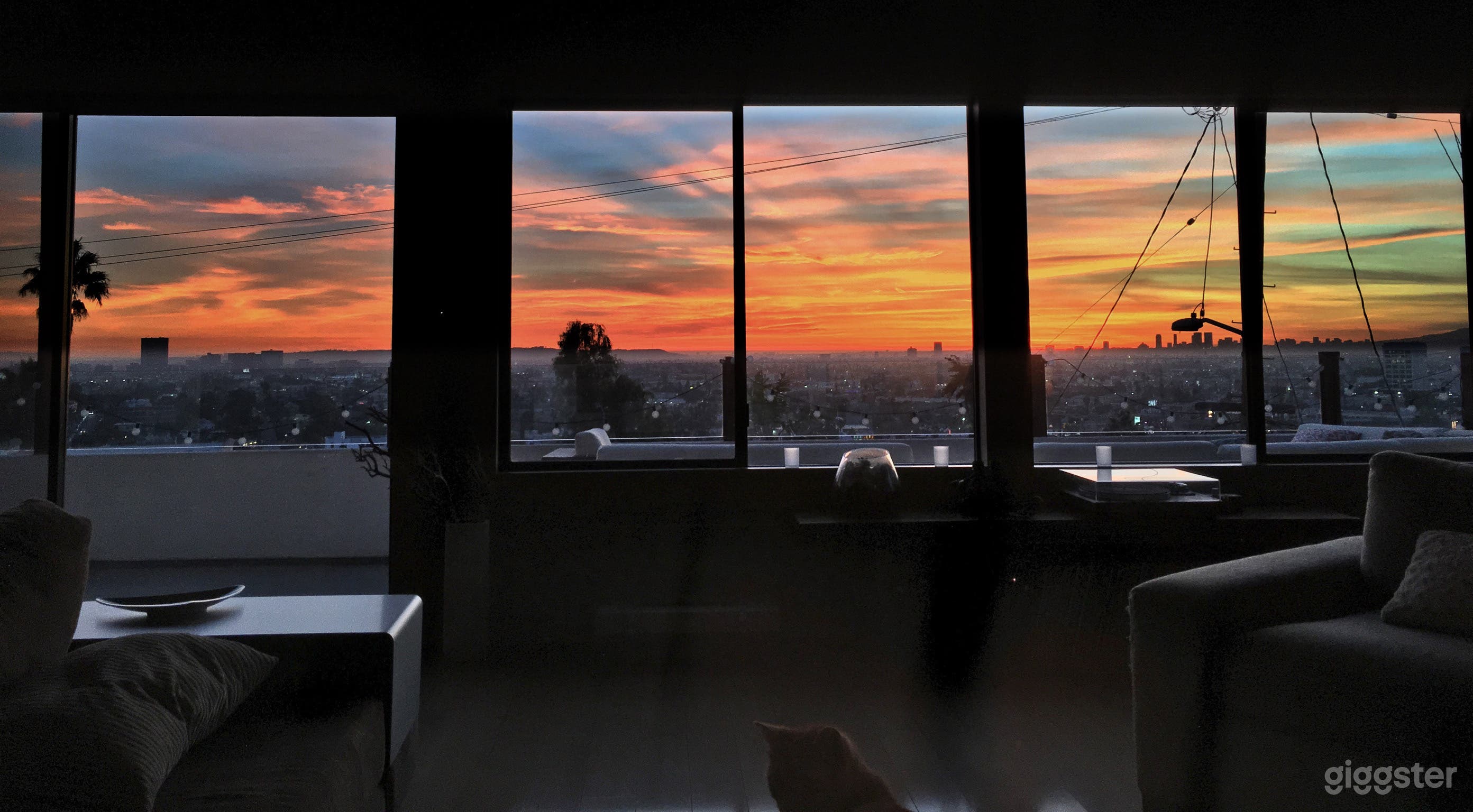 Modern/mid-century with incredible city views Photo 4