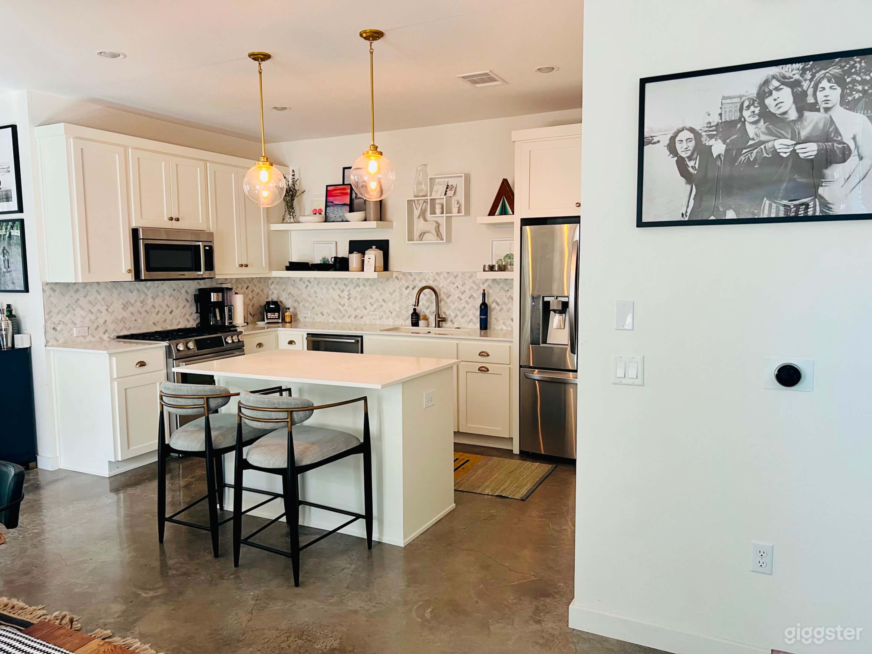 Cute East Austin Modern Farmhouse Photo 1