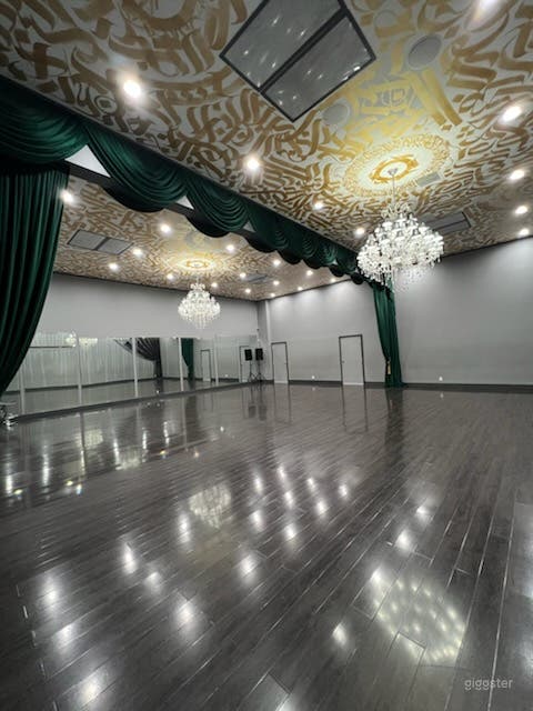 Fancy Ballroom Crystal Chandeliers Photo 3