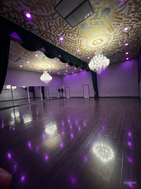 Fancy Ballroom Crystal Chandeliers Photo 1