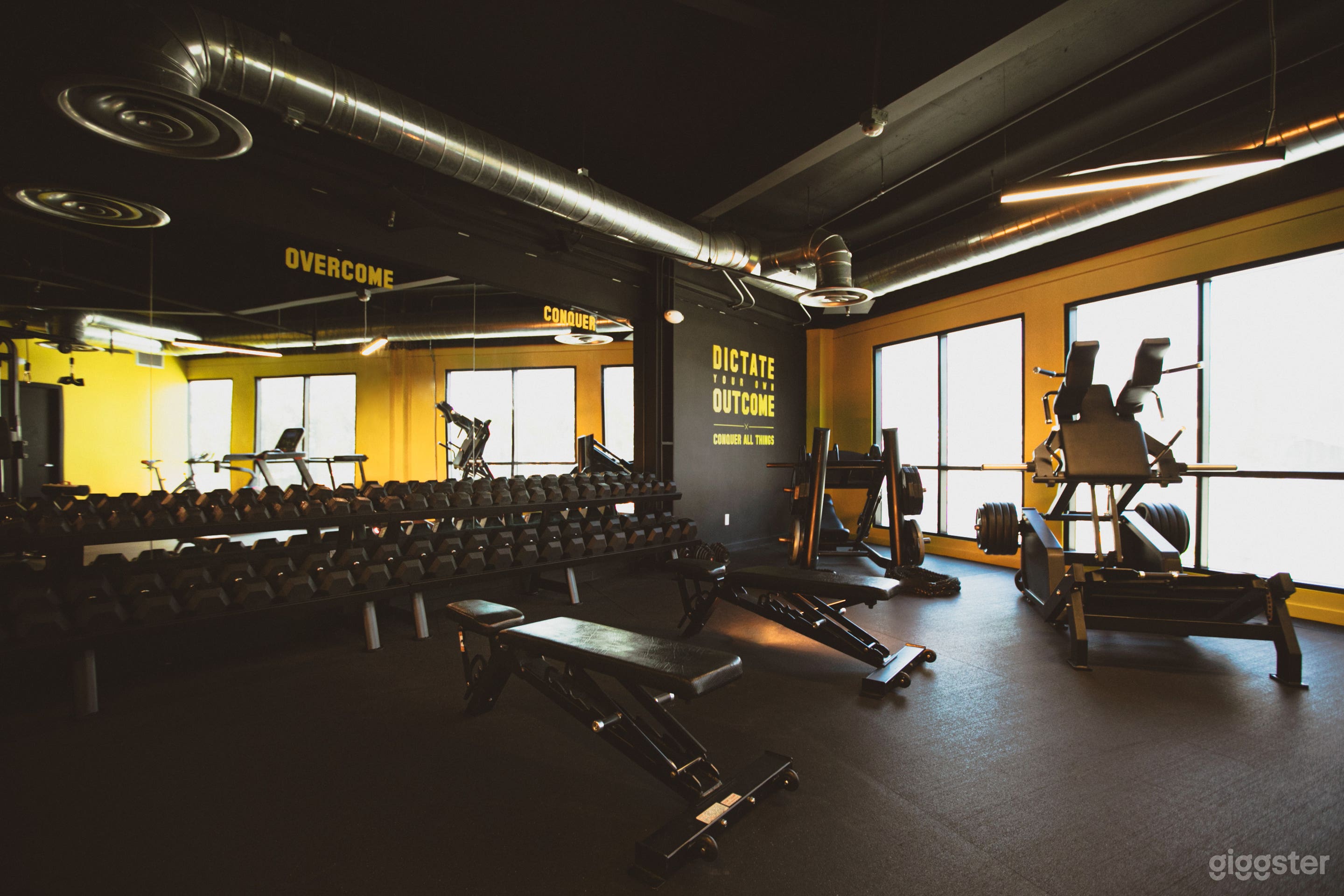 Modern Gym/Fitness Studio with Mountain Views Photo 3