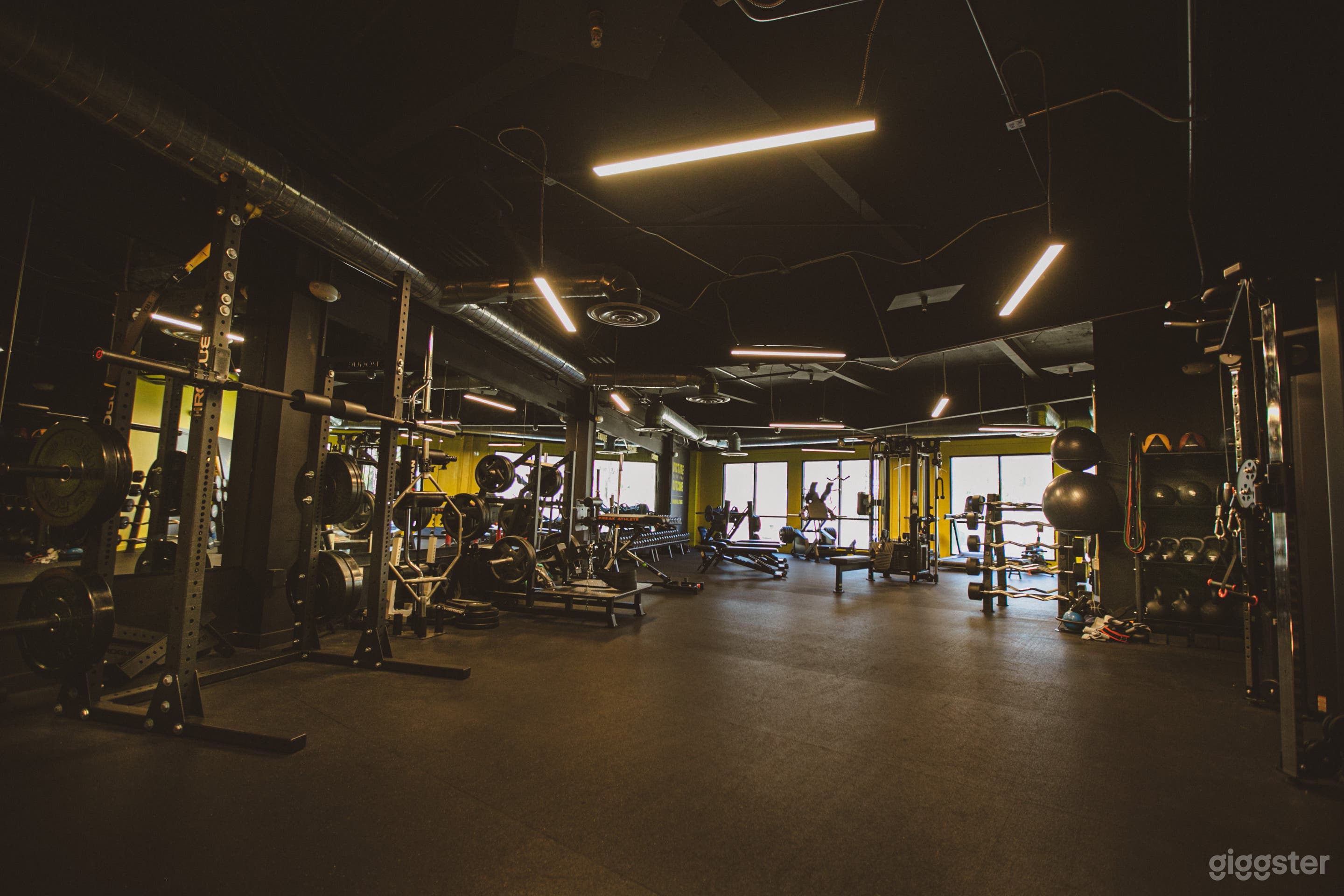 Modern Gym/Fitness Studio with Mountain Views Photo 1