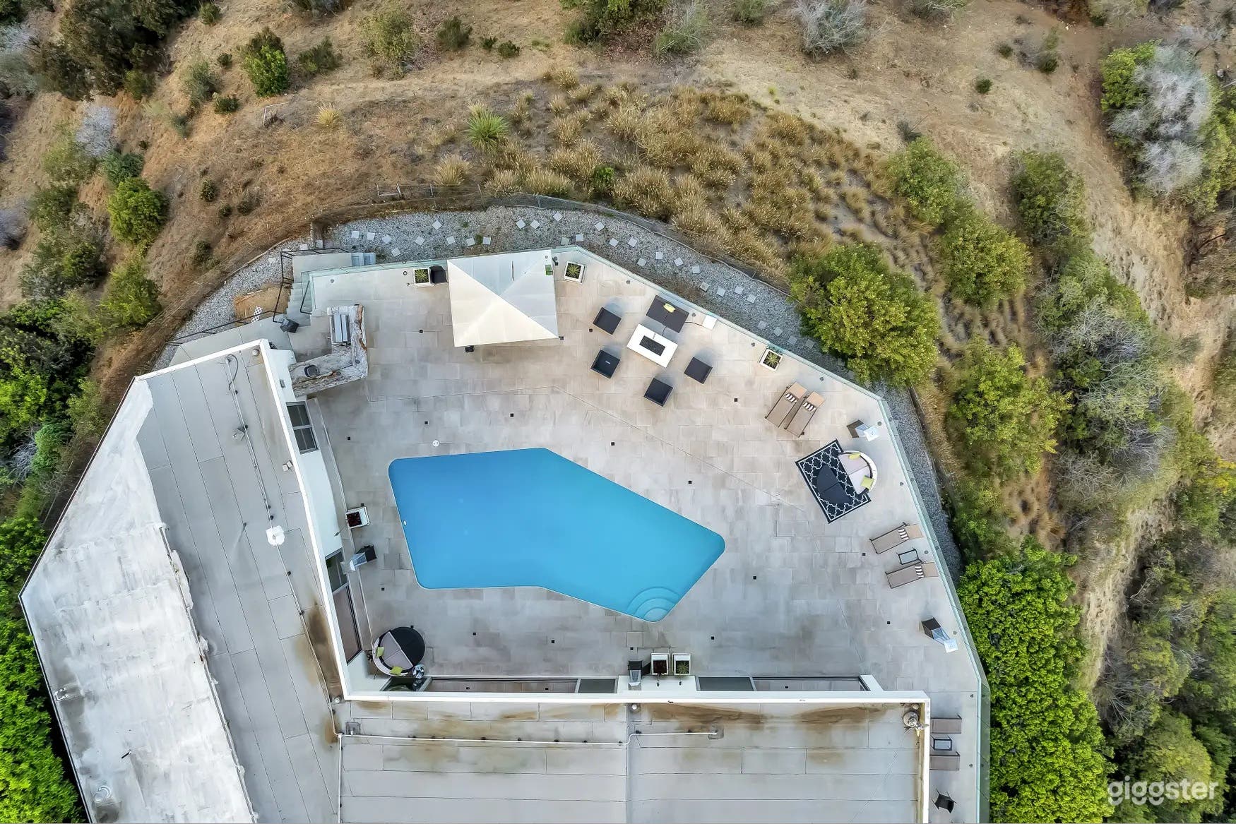 SLEEK ESTATE POOL : SKYLINE SOLSTICE Photo 3