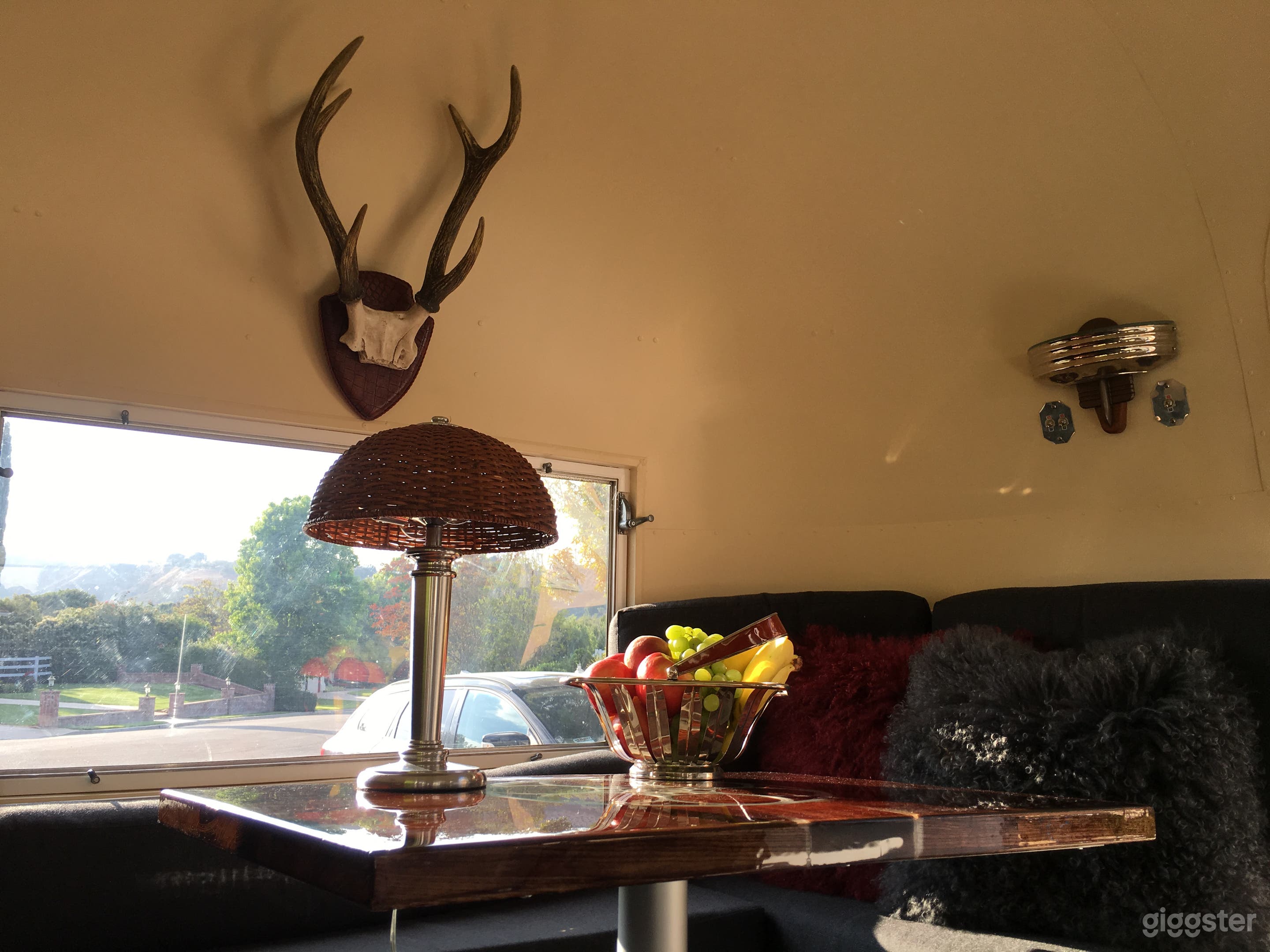 Bright and chic 1965 Airstream  Photo 4