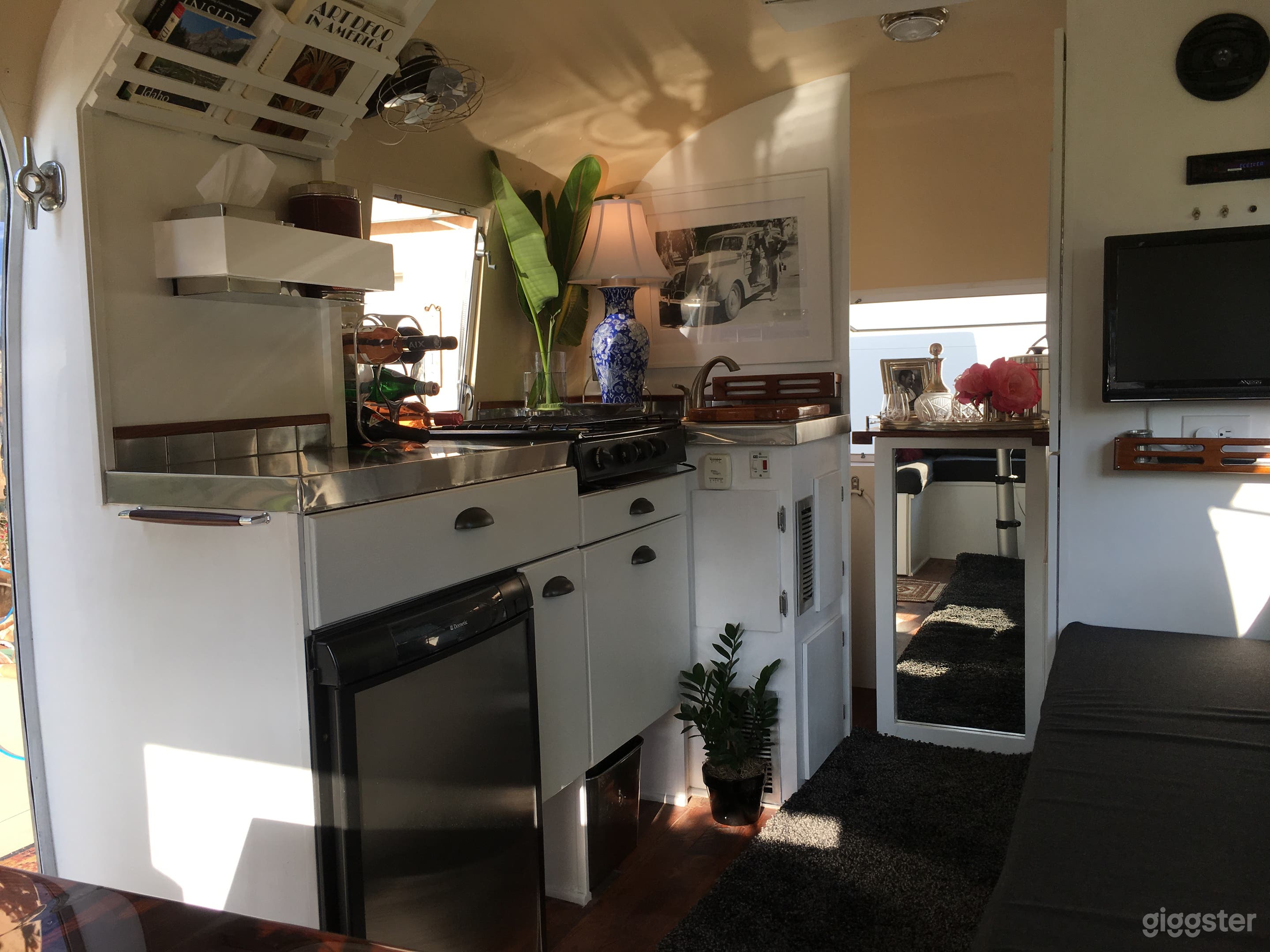 Bright and chic 1965 Airstream  Photo 3