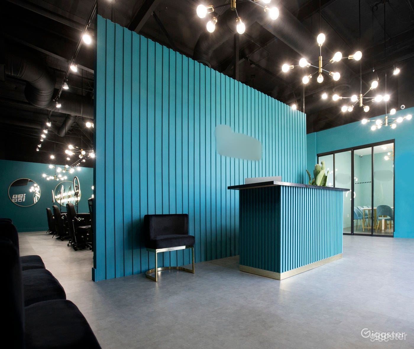 Modern Elegant Beauty Studio/Classroom Photo 1