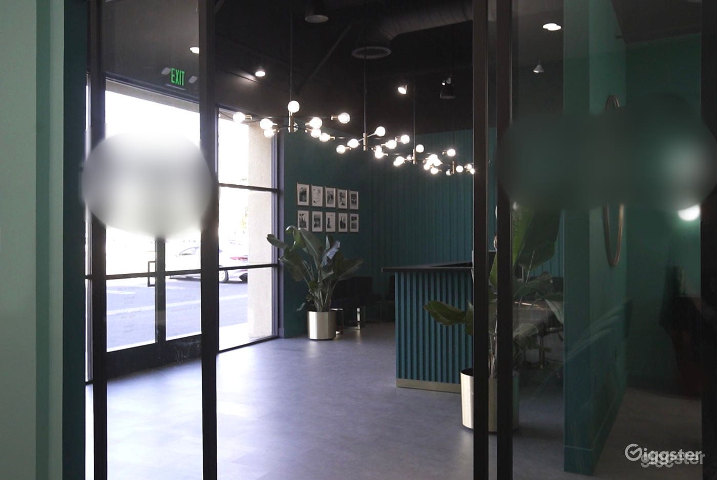 Modern Elegant Beauty Studio/Classroom Photo 3