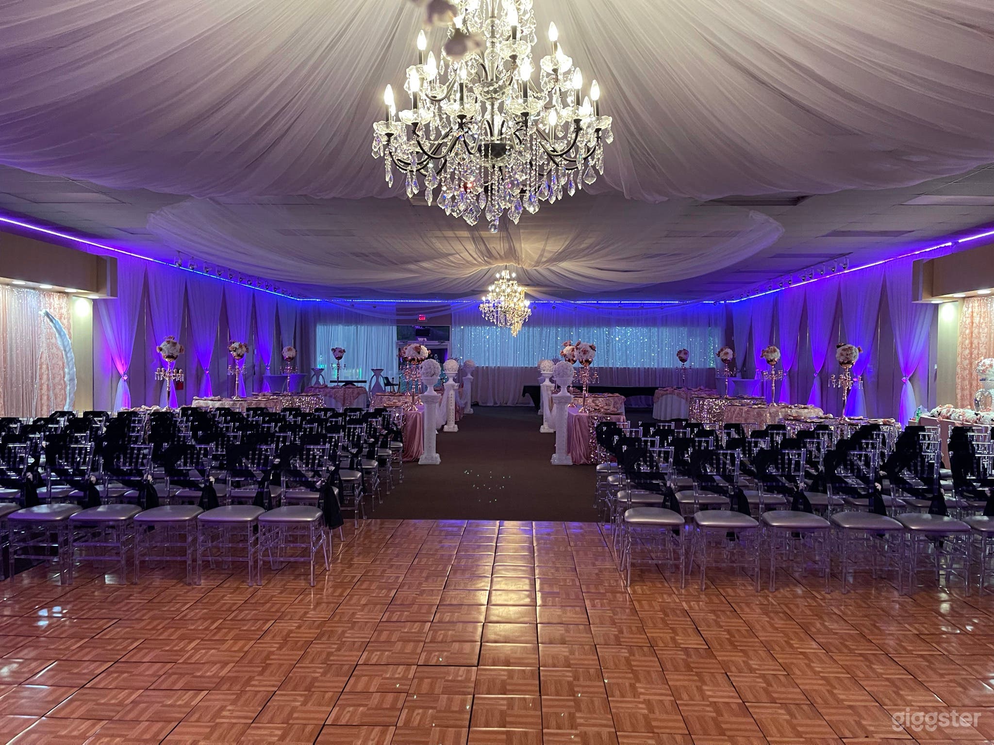Beautiful spacious ballroom with large dance floor Photo 1