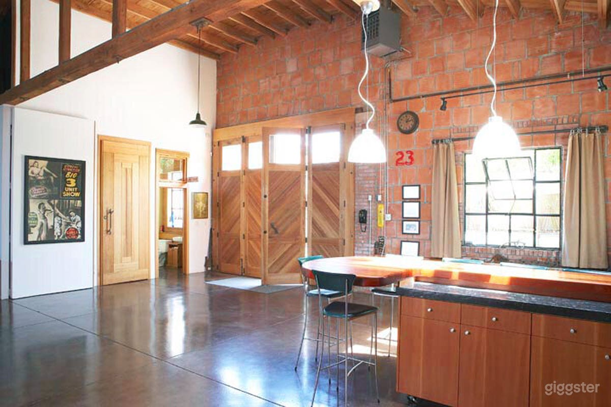 Historic Brick Studio with Great Audio Quality Photo 4