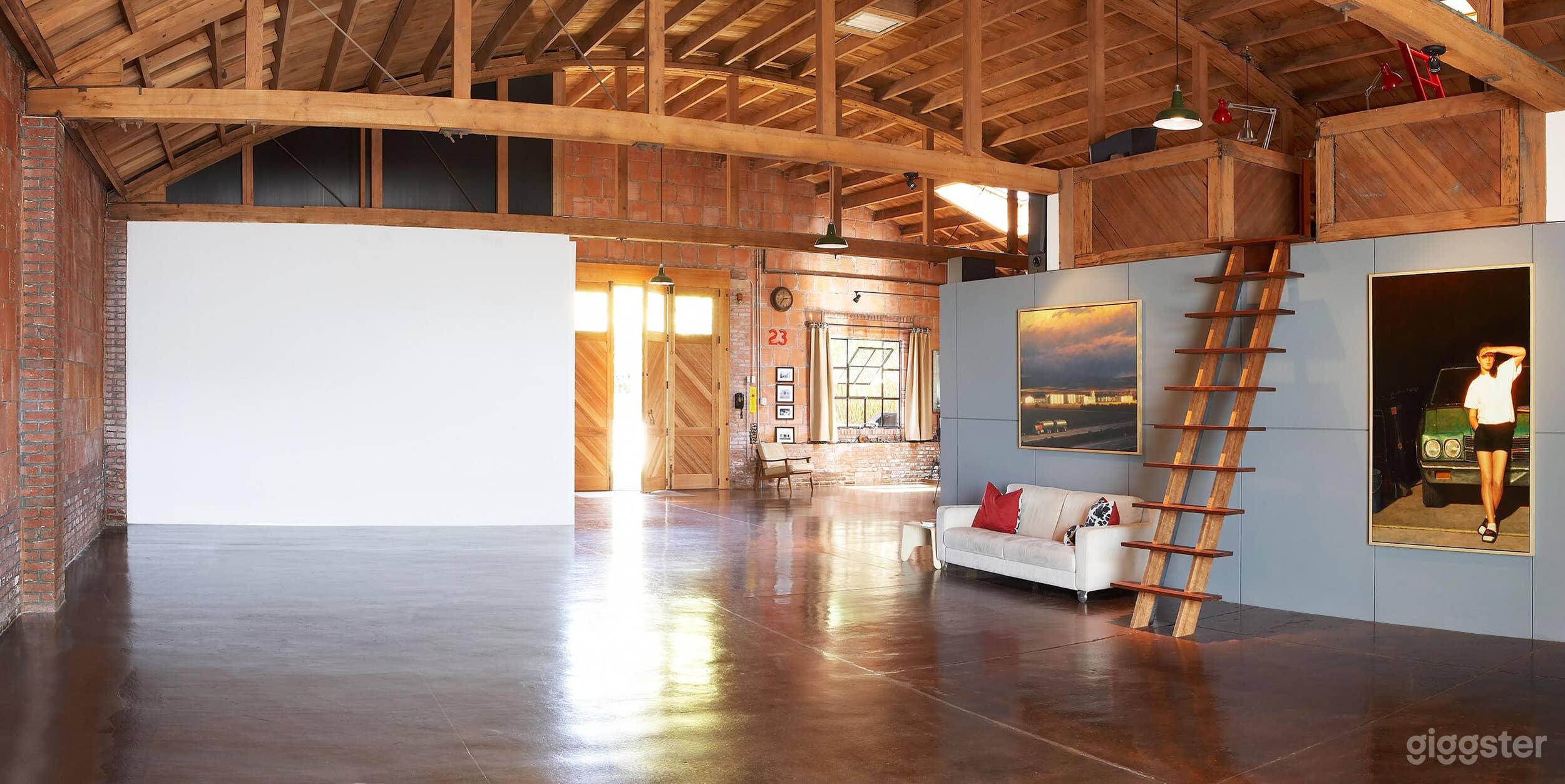 Historic Brick Studio with Great Audio Quality Photo 1