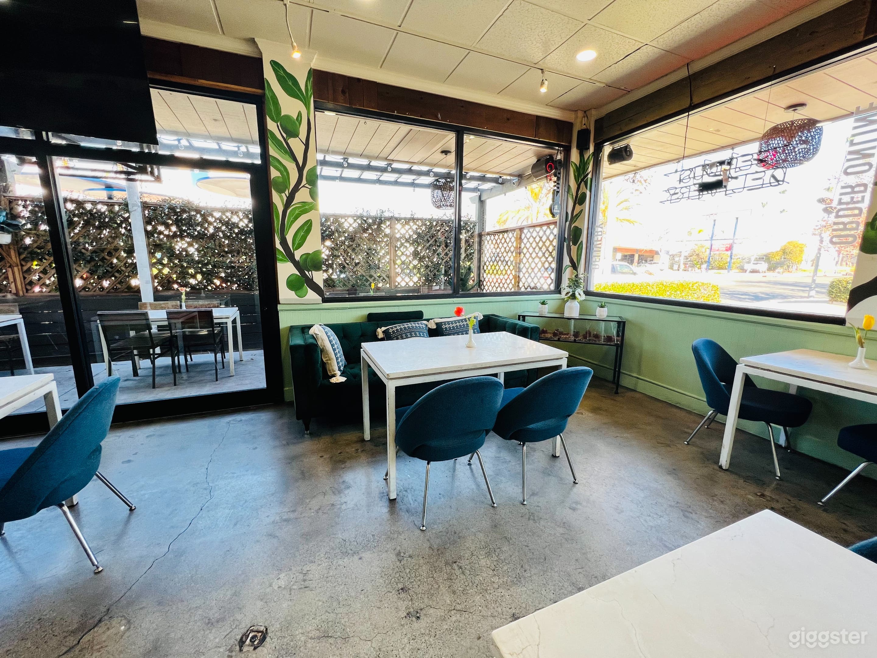 Dining Room in Mediterranean Cuisine Restaurant Photo 2