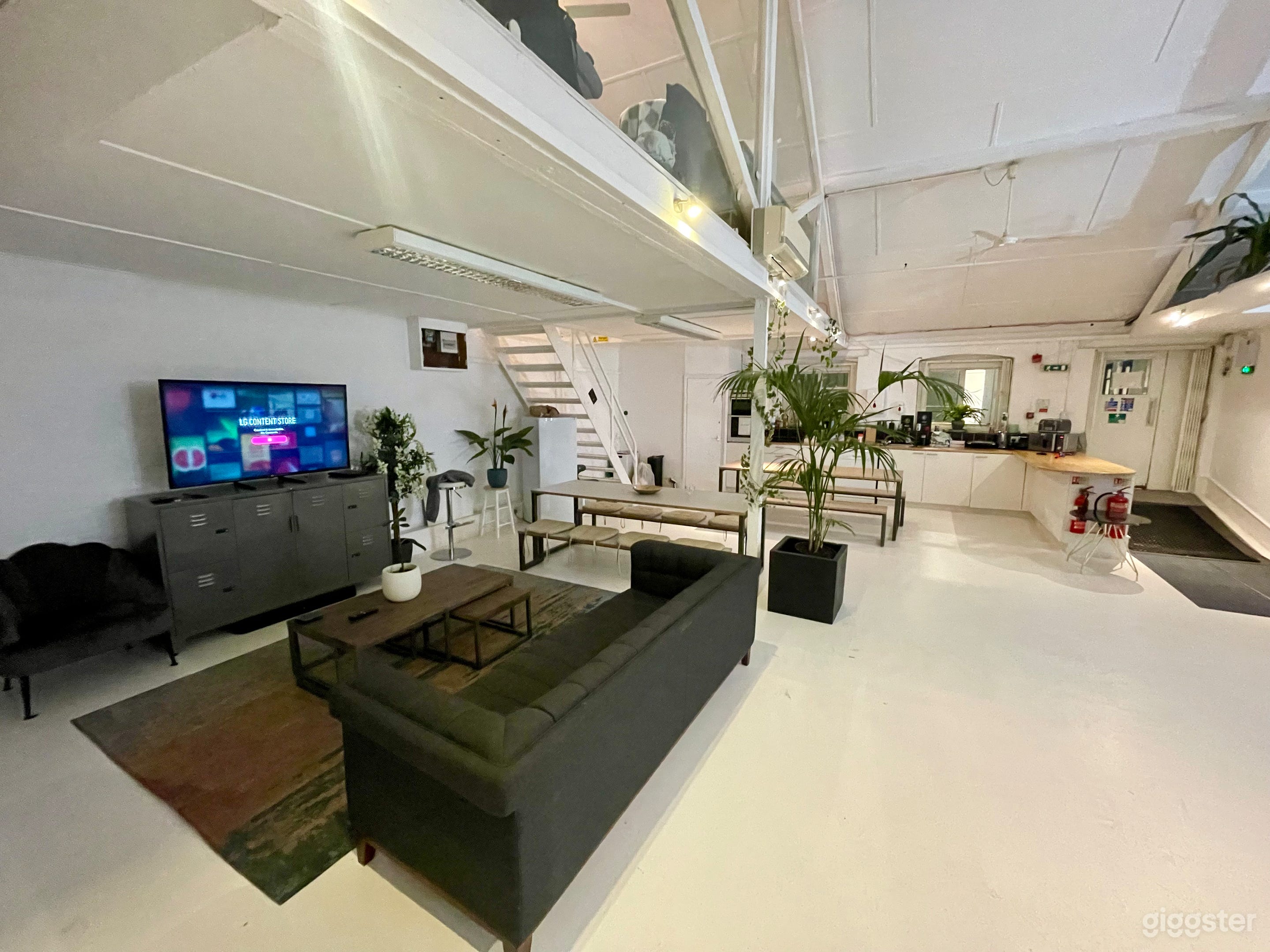 Large, versatile studio space for all creative use Photo 4