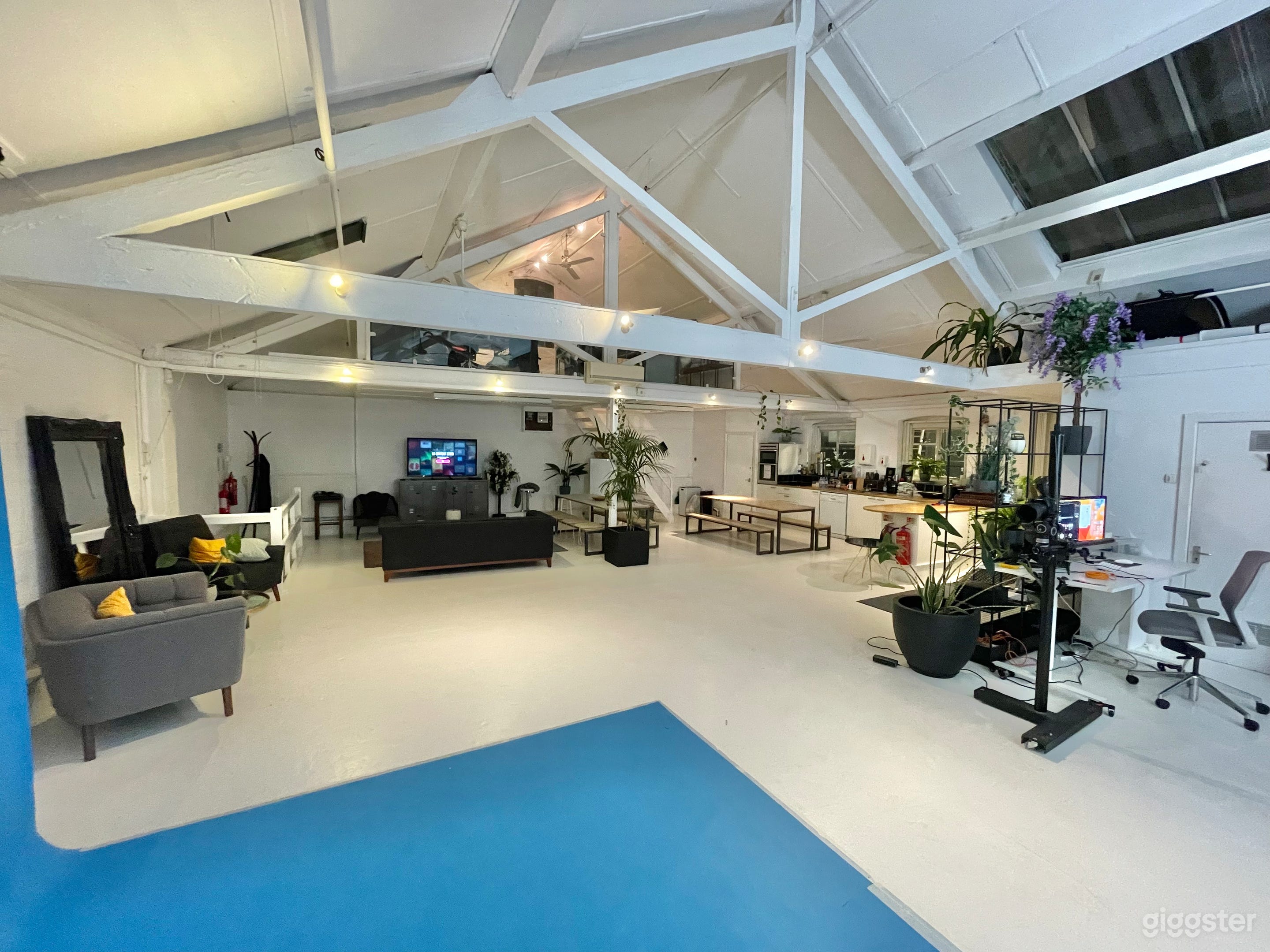 Large, versatile studio space for all creative use Photo 3