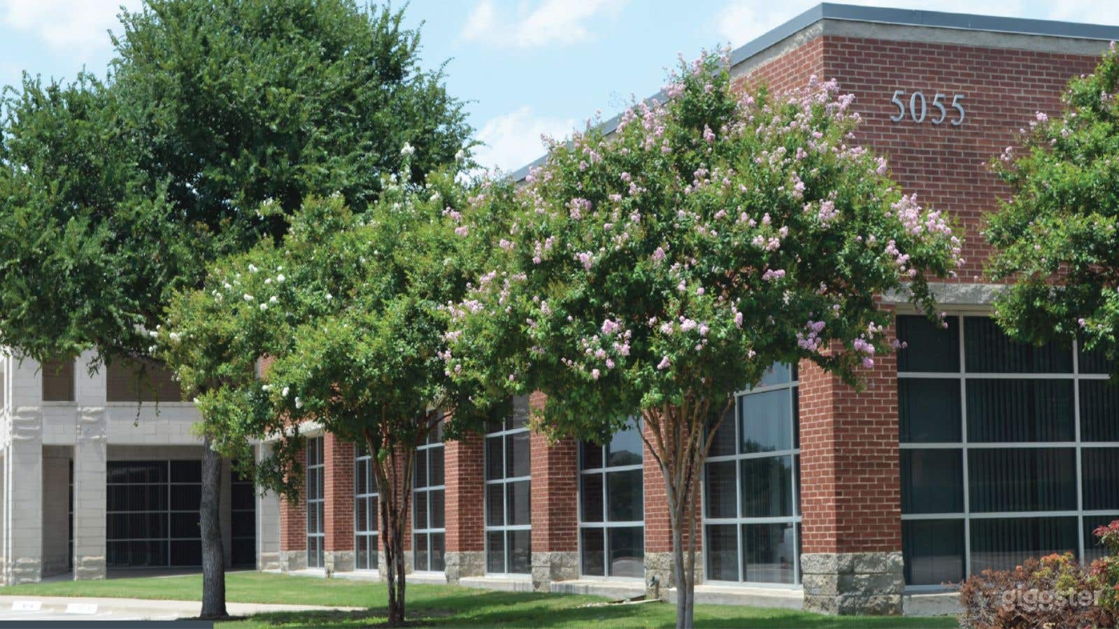 Small 4-Person Meeting Room at Park Ventura Photo 3