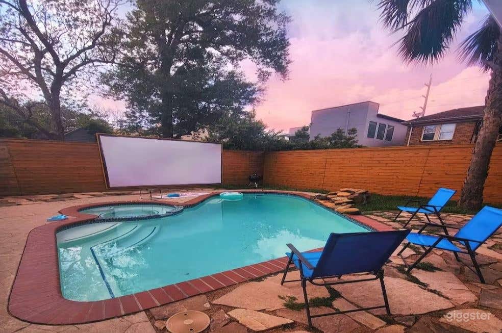 Charming Pool with Strong Jets and Hot Tub Photo 1