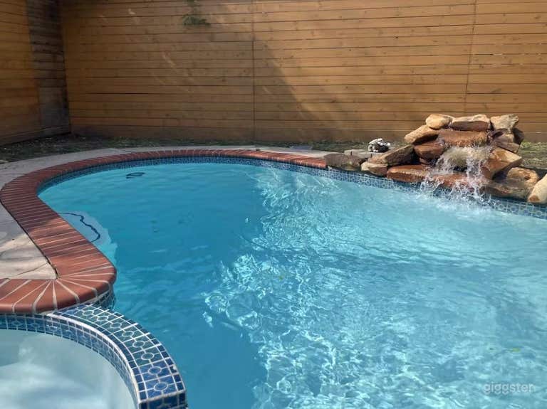  Charming Pool with Strong Jets and Hot Tub 