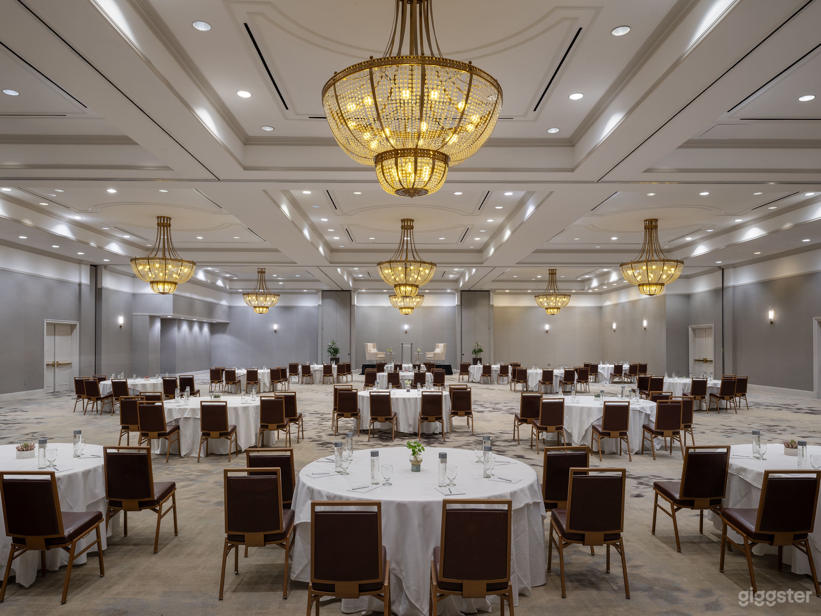 Grand Hotel Ballroom – Elegant & Versatile Event Space Photo 2