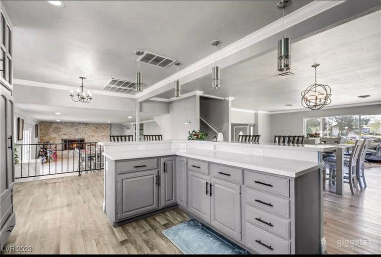  Spacious home in a Historical Neighbor 