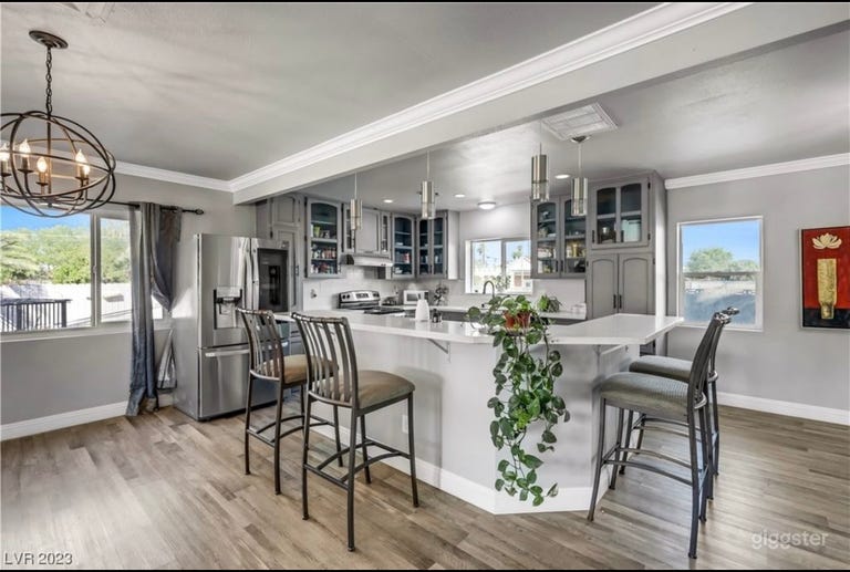  Spacious home in a Historical Neighbor 