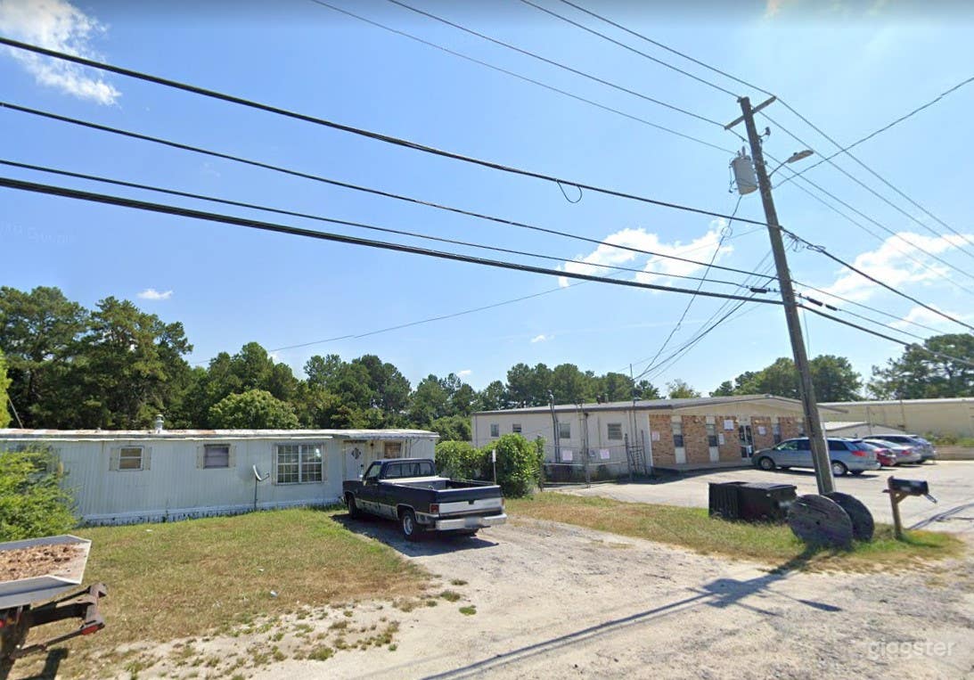 Google picture of front of Junkyard Office Trailer