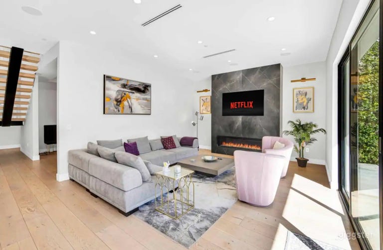  MODERN CUMPSTON VILLA/ LAP POOL/ FIRE FEATURE 