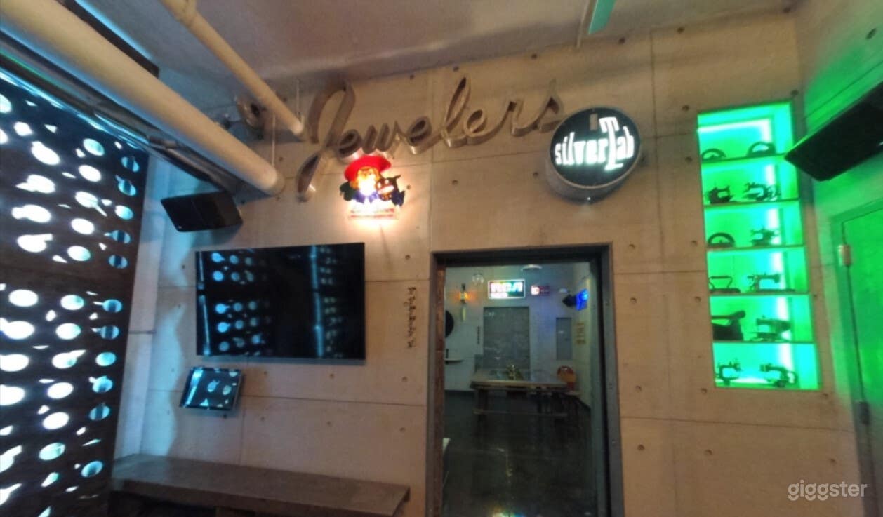 FASHION AVENUE KARAOKE ROOM Photo 2