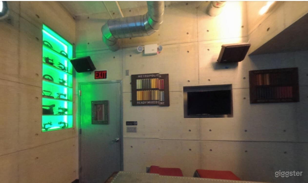 FASHION AVENUE KARAOKE ROOM Photo 4