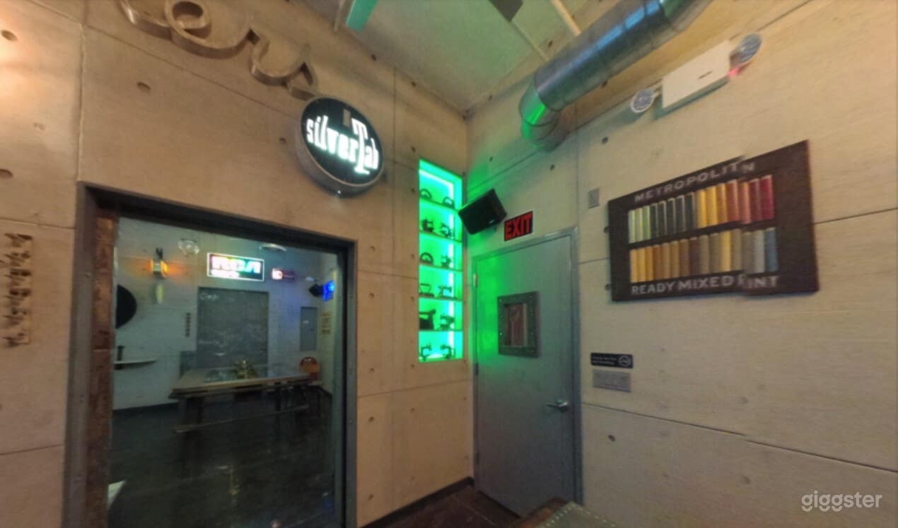 FASHION AVENUE KARAOKE ROOM Photo 3