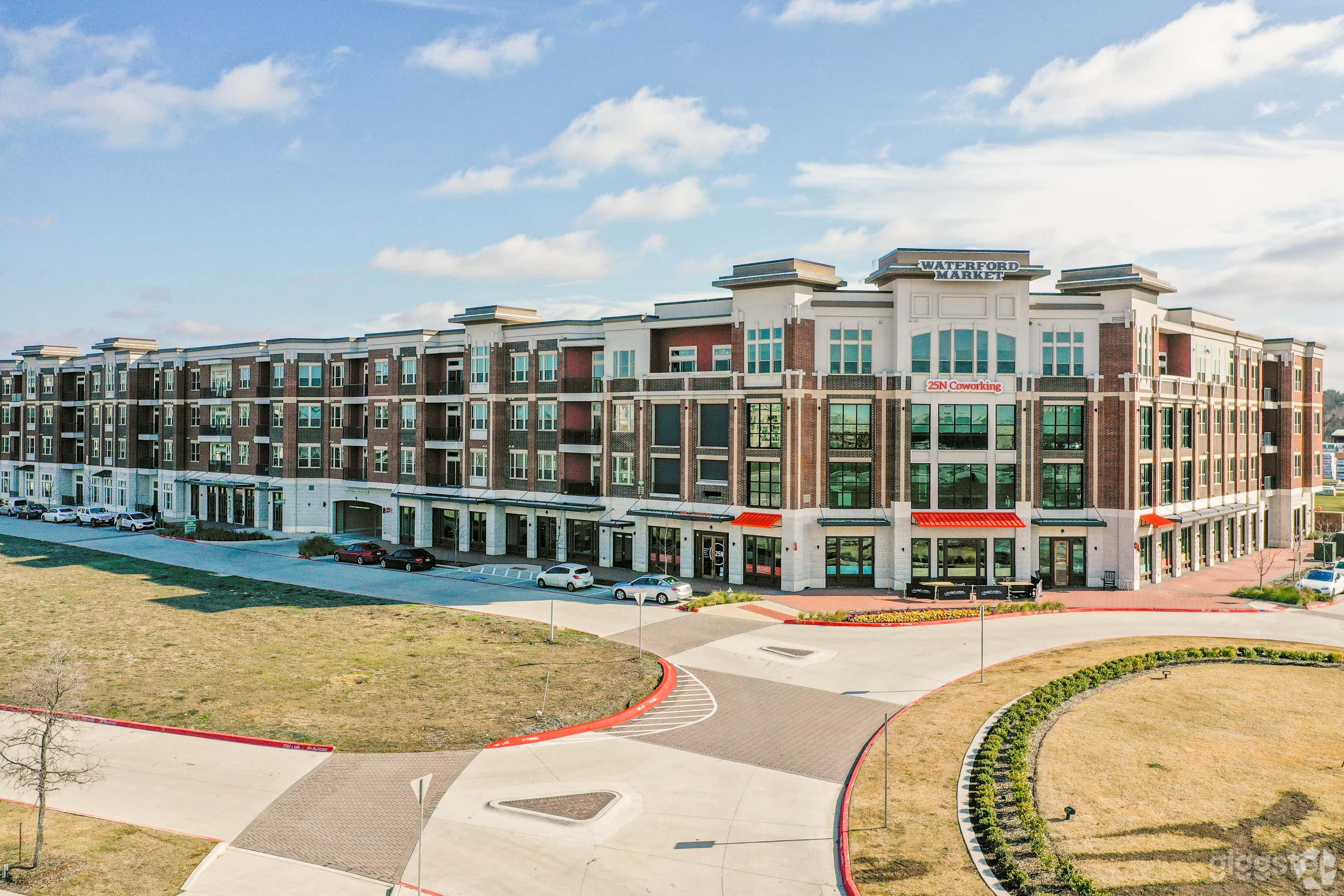 Zoom Room Day Office Photo 4