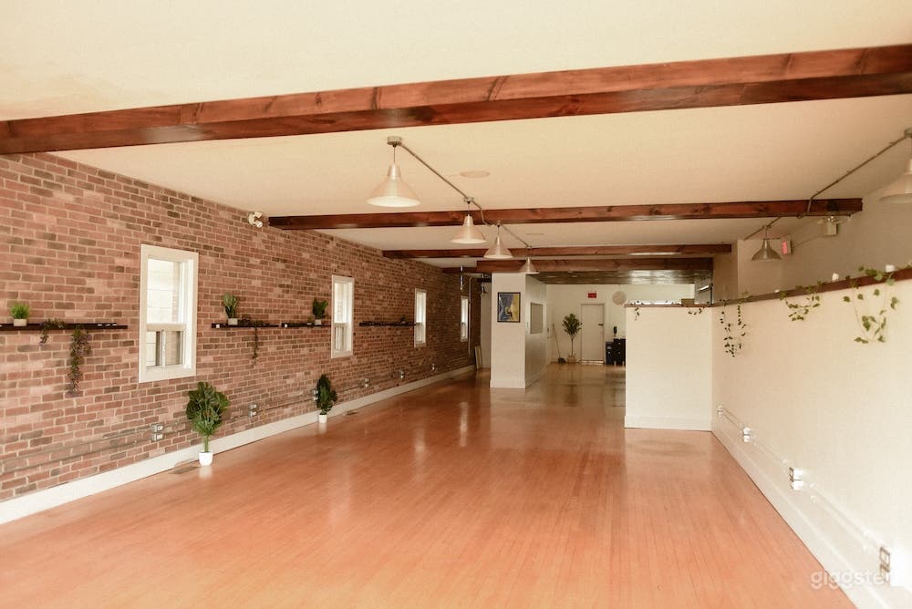 Open-concept wellness & event space in the heart of downtown Photo 3