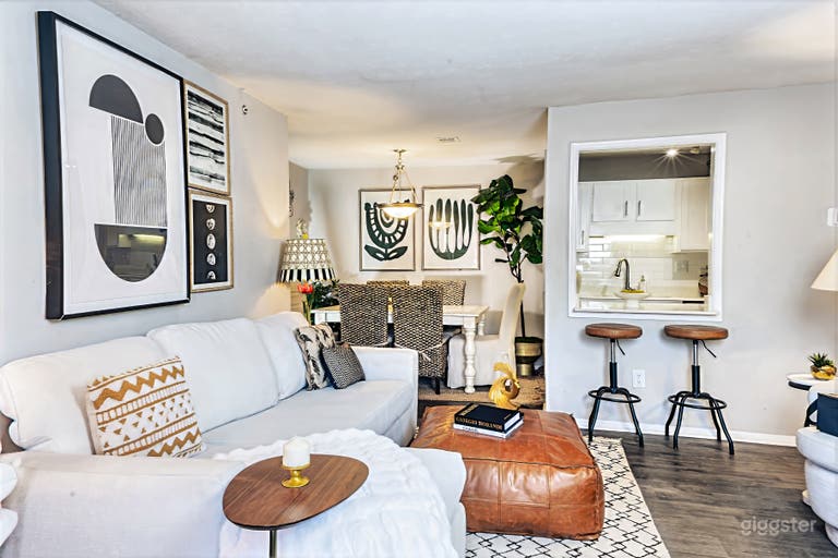  Layout open-concept di soggiorno, sala da pranzo e cucina che offre molteplici sfondi all'interno di un unico spazio connesso. 