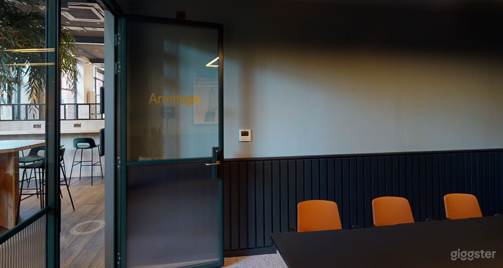 The Armitage Room Good for 8 Persons Photo 3