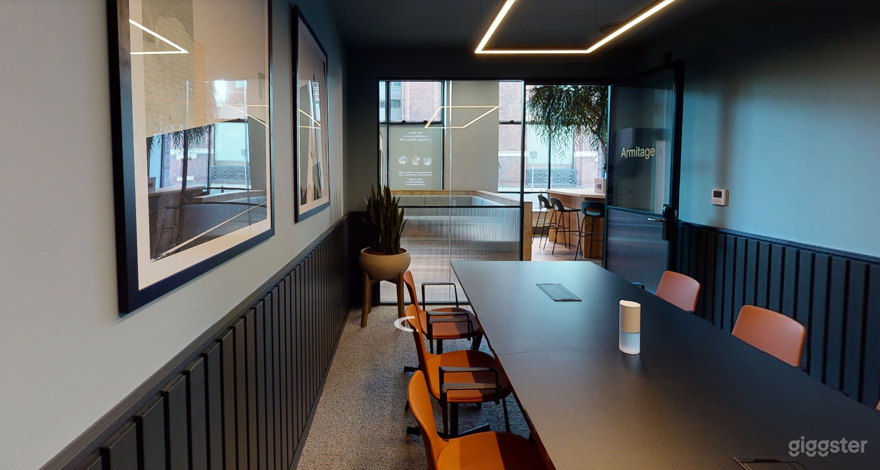 The Armitage Room Good for 8 Persons Photo 2