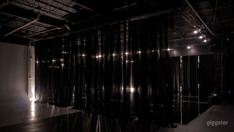  Content & Dance Mirror Immersive Space 