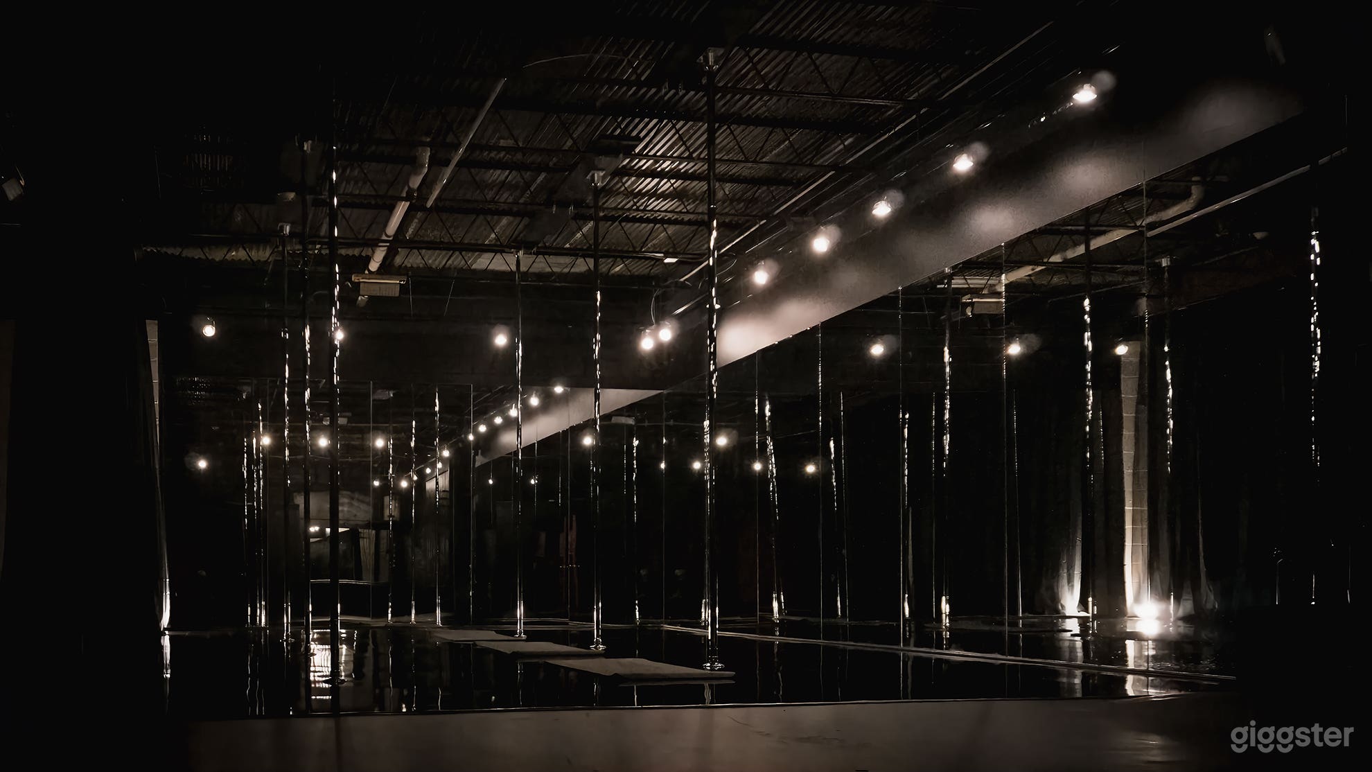 Content &amp; Dance Mirror Immersive Space Photo 4