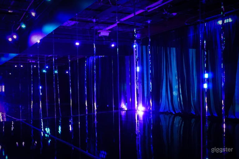  Content & Dance Mirror Immersive Space 