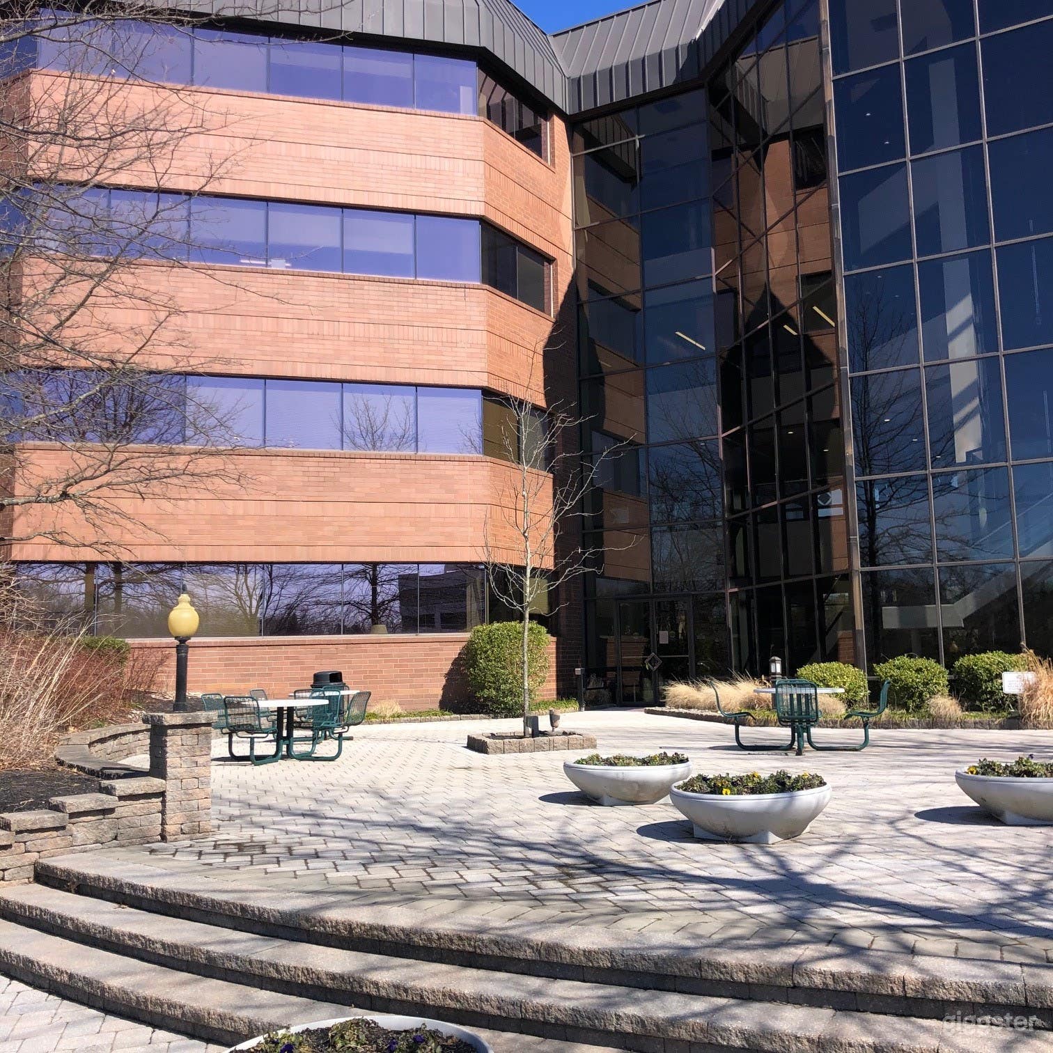 Bright open large offices and conference rooms Photo 3