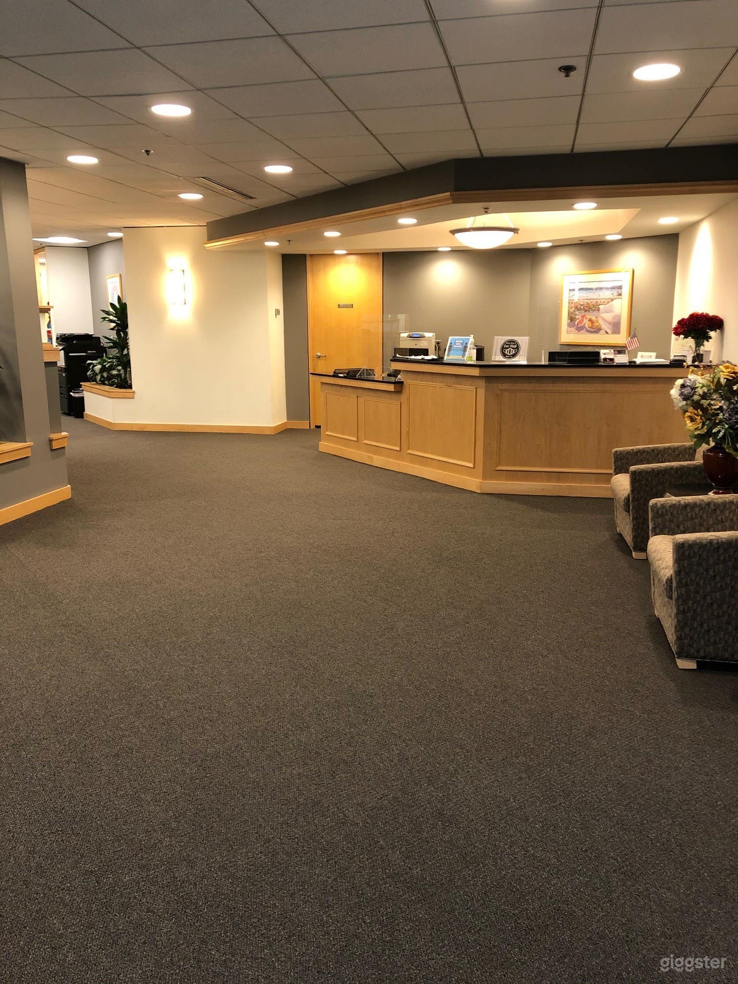 Bright open large offices and conference rooms Photo 2