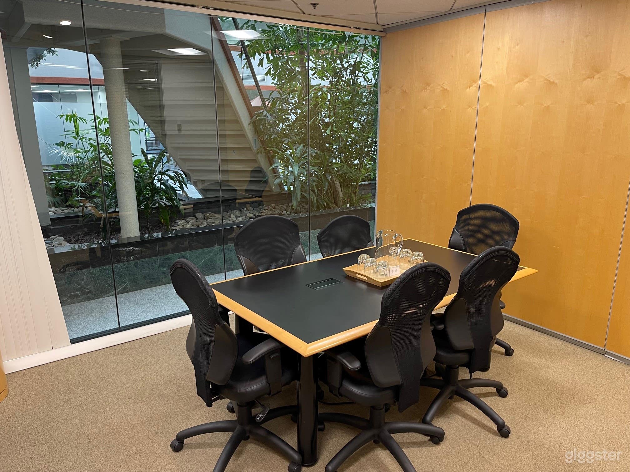 Bright open large offices and conference rooms Photo 4