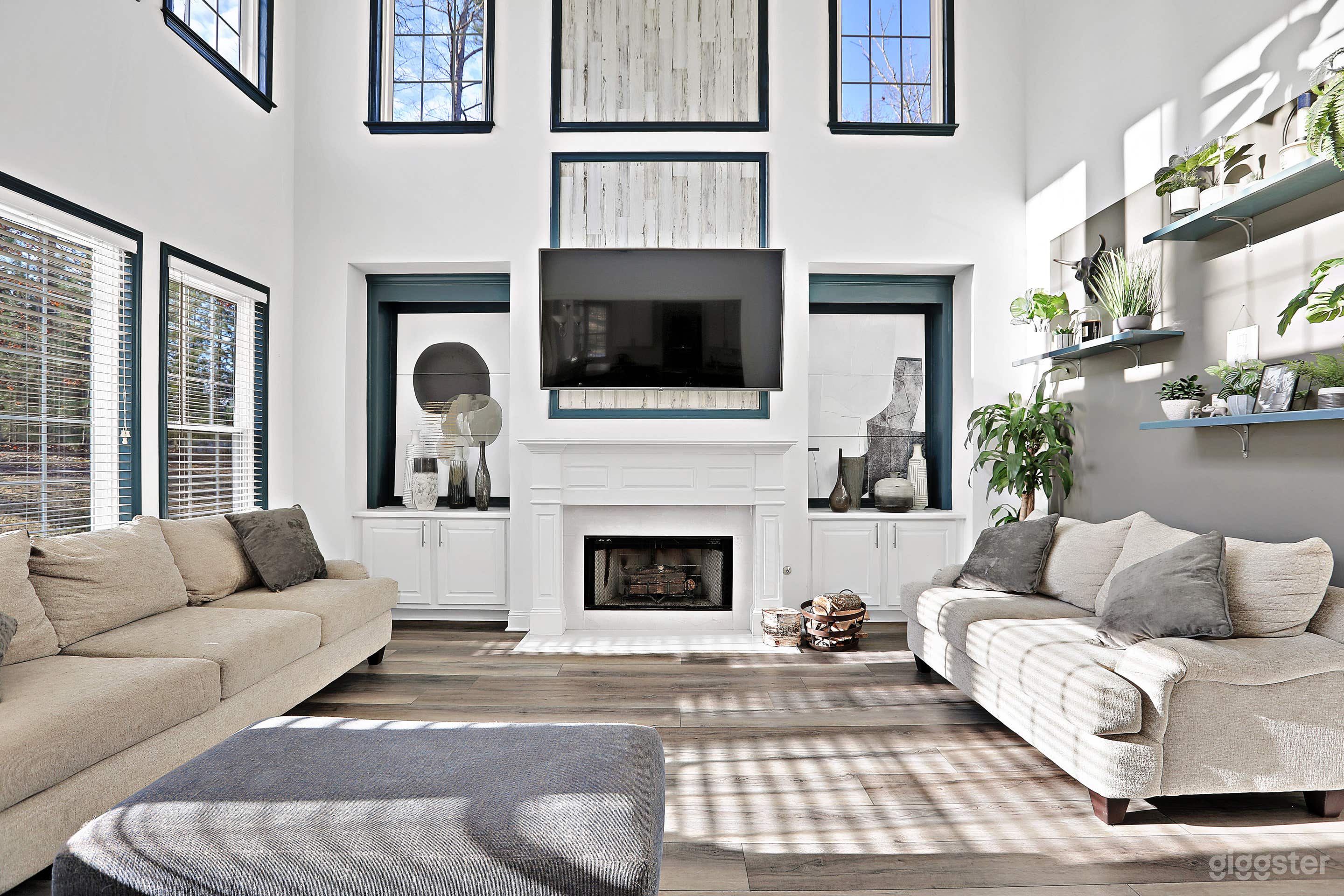 Sunny Suburban Home Photo 2