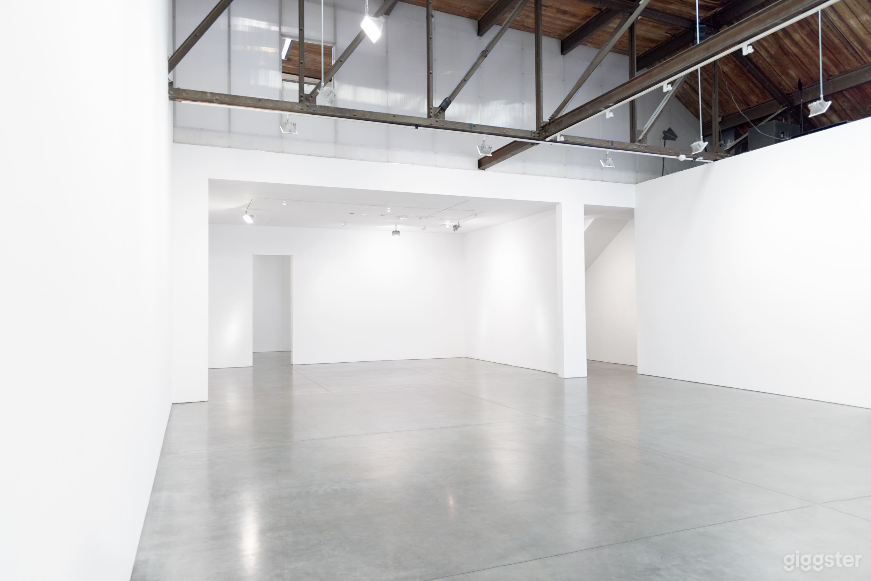 A Modern and Luxurious Studio in Chelsea District Photo 3