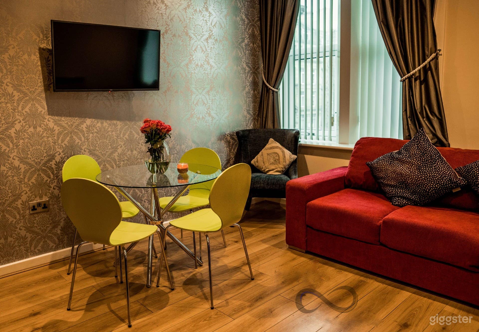 A Modern Apartment in Liverpool Photo 1