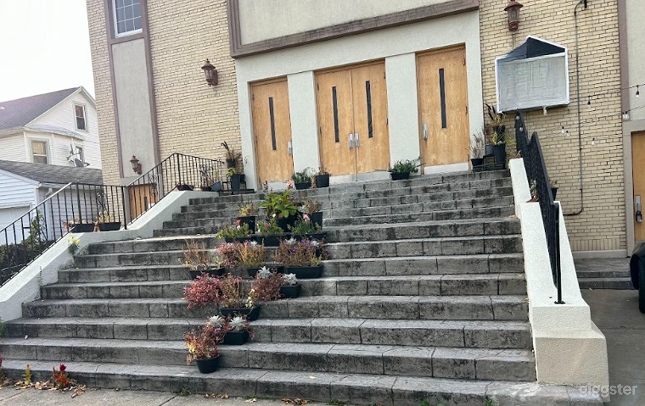 Versatile Outdoor Space &amp; Parking Area Photo 4