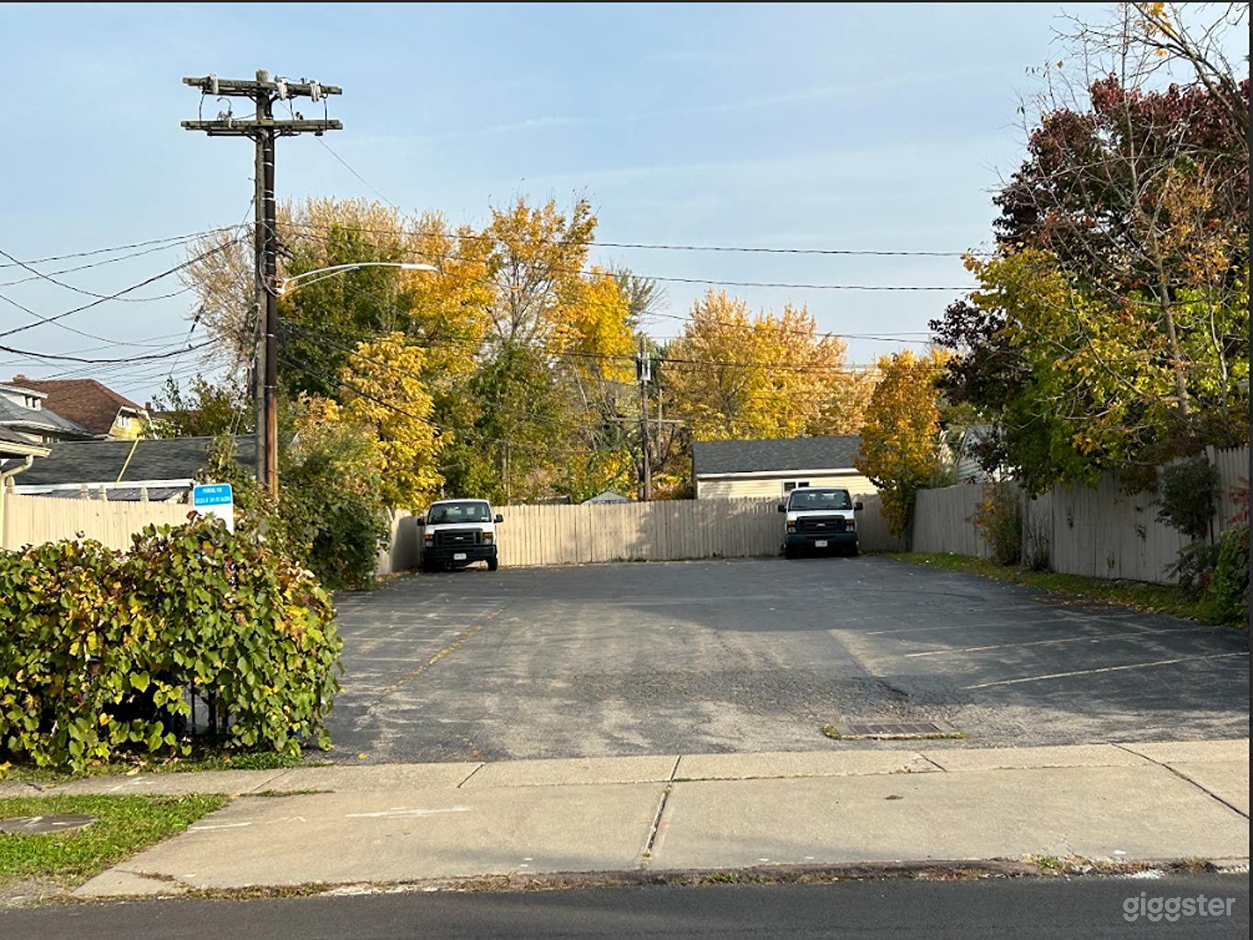 Versatile Outdoor Space &amp; Parking Area Photo 2