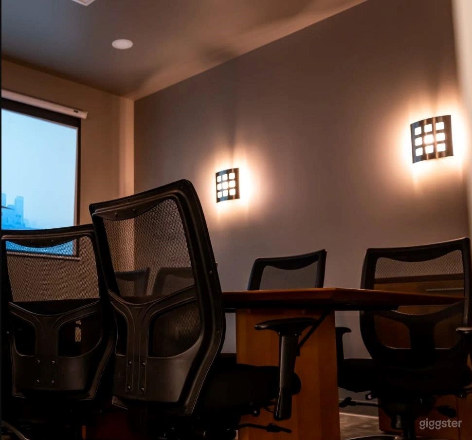 Comfortable Conference Room in Houston TX Photo 2
