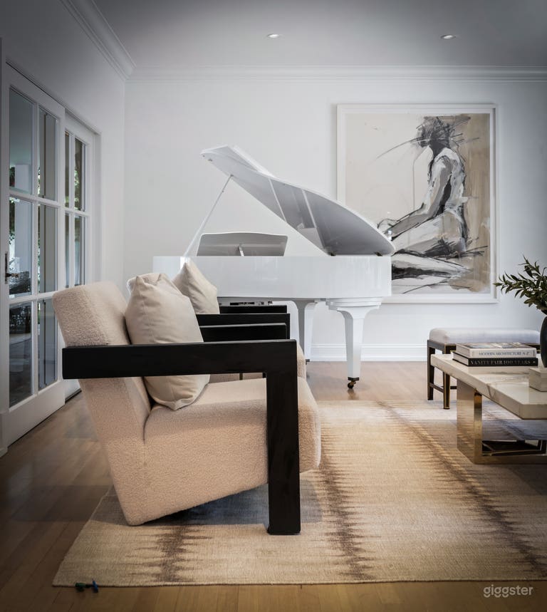  SIERRA BEVERLY VILLA: LUXE CHARM & VERSATILE HOME 